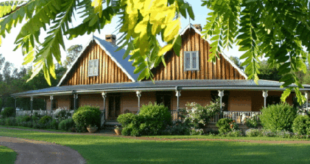 Carriages Country House - Whitsundays Accommodation