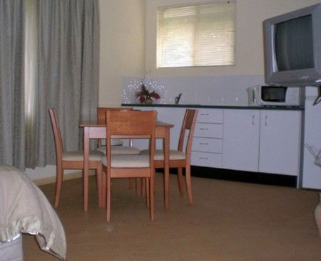 Neds Bed Horse O Tel - Whitsundays Accommodation 3