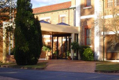 Monte Pio Motor Inn - Whitsundays Accommodation 0