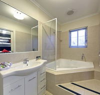 Comfort Inn And Suites Georgian Albury - Whitsundays Accommodation