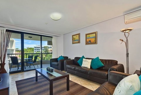 Clubb Coolum Beach - Whitsundays Accommodation 3