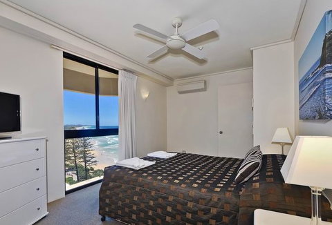 Clubb Coolum Beach - Whitsundays Accommodation 4