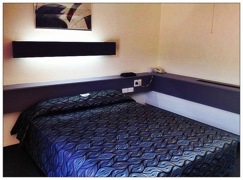 Emerald Meteor Motel - Whitsundays Accommodation 0