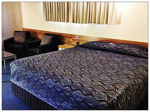 Emerald Meteor Motel - Whitsundays Accommodation 2