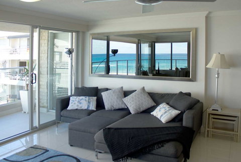Pacific Surf Absolute Beach Apartments - Whitsundays Accommodation 2