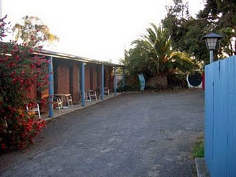 La Cochon Rose Motel & Art Gallery - Whitsundays Accommodation 0