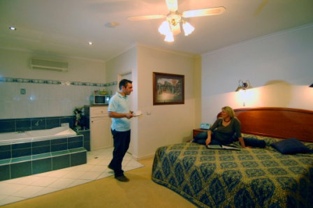 Comfort Inn Augusta Westside - Whitsundays Accommodation 2