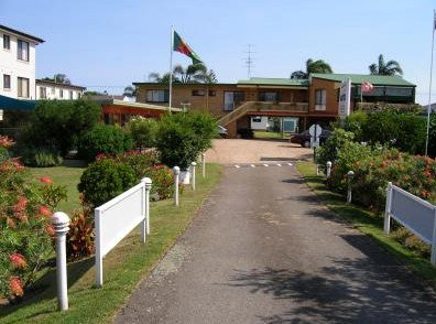 Lake Front Motel - Whitsundays Accommodation 1