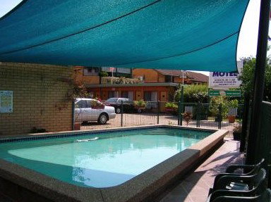 Lake Front Motel - Whitsundays Accommodation 3