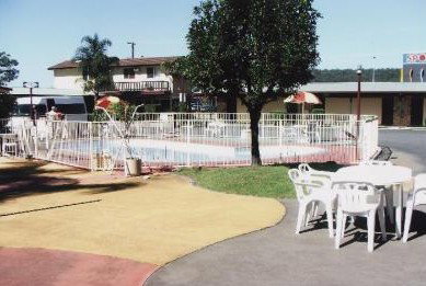 The Ashwood Motor Inn - Whitsundays Accommodation 0