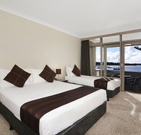 Waters Edge Country Comfort - Whitsundays Accommodation