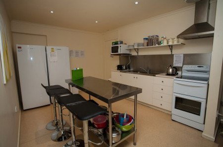Millies Guesthouse & Serviced Apartments - Whitsundays Accommodation 3