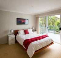 The Lake Limo - Whitsundays Accommodation