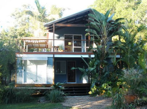 Coochiemudlo Island Family Beach House - Whitsundays Accommodation 0
