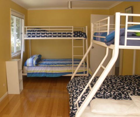 Coochiemudlo Island Family Beach House - Whitsundays Accommodation 7