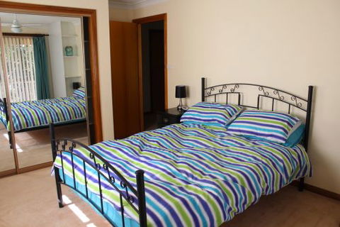 Tomakin Beach House - Whitsundays Accommodation 5