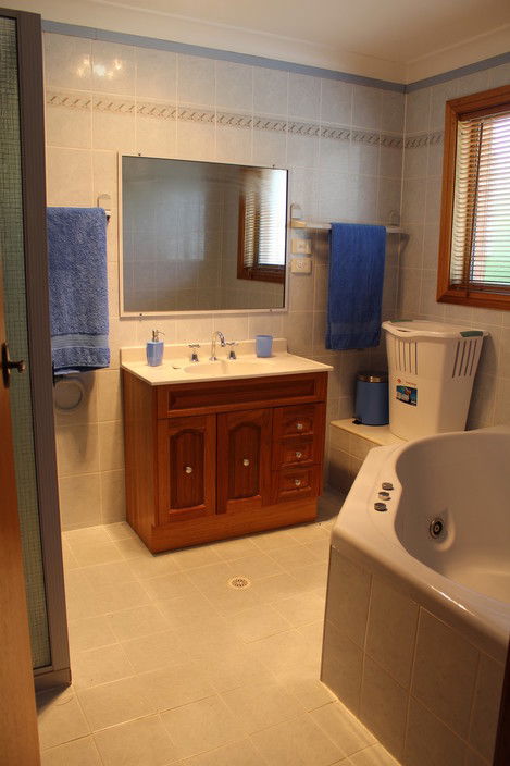 Tomakin Beach House - Whitsundays Accommodation 7