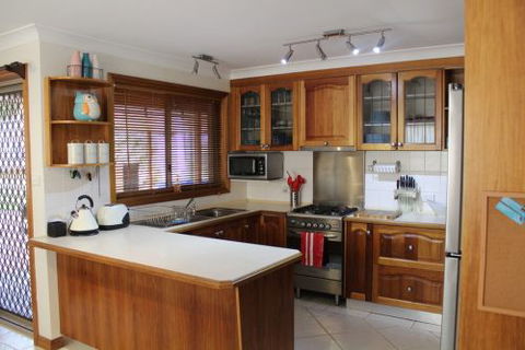 Tomakin Beach House - Whitsundays Accommodation 9