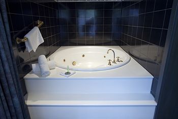 Bell Motel - Whitsundays Accommodation 4