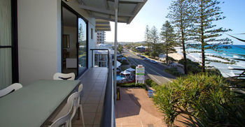 Beach Retreat Coolum - Whitsundays Accommodation 7