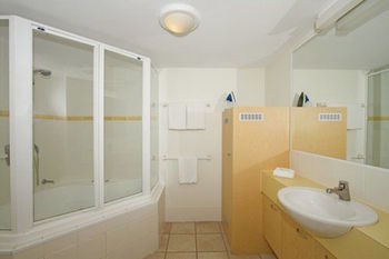 Beach Retreat Coolum - Whitsundays Accommodation 10