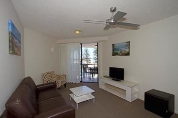 Beach Retreat Coolum - Whitsundays Accommodation 22