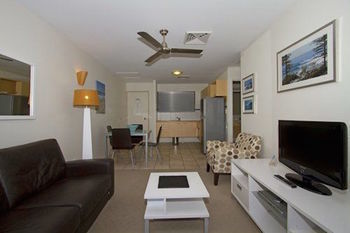 Beach Retreat Coolum - Whitsundays Accommodation 41