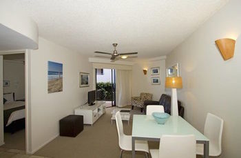 Beach Retreat Coolum - Whitsundays Accommodation 45