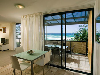 Beach Retreat Coolum - Whitsundays Accommodation 46