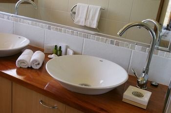 Lake Weyba Cottages Noosa - Whitsundays Accommodation 9
