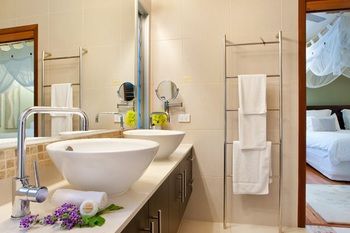 Lake Weyba Cottages Noosa - Whitsundays Accommodation 11