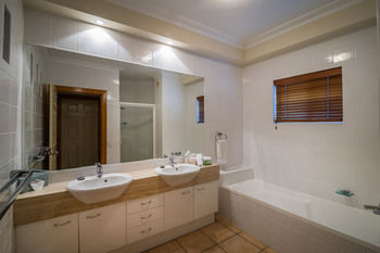 Coolum Seaside - Whitsundays Accommodation 5