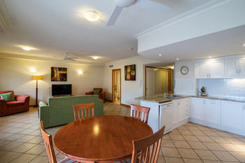 Coolum Seaside - Whitsundays Accommodation 34