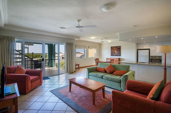 Coolum Seaside - Whitsundays Accommodation 48