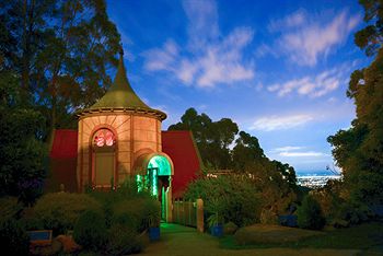 A Camelot Tower & Penthouse - Whitsundays Accommodation 11
