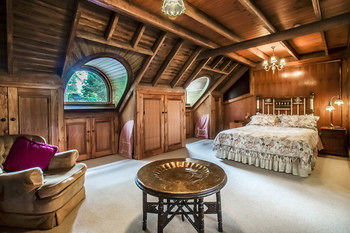 A Camelot Tower & Penthouse - Whitsundays Accommodation 32