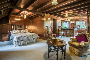 A Camelot Tower & Penthouse - Whitsundays Accommodation 36
