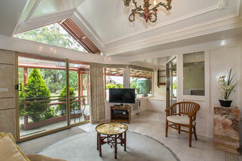 A Camelot Tower & Penthouse - Whitsundays Accommodation 44