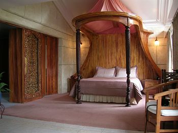 A Camelot Tower & Penthouse - Whitsundays Accommodation 0