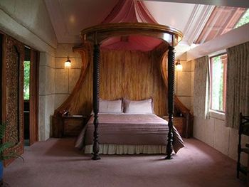 A Camelot Tower & Penthouse - Whitsundays Accommodation 6