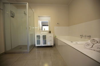 De'Vine Escape - Whitsundays Accommodation 11