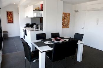 Aura On Flinders Serviced Apartments - Whitsundays Accommodation 6