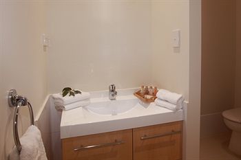 H Boutique Hotel - Whitsundays Accommodation 2