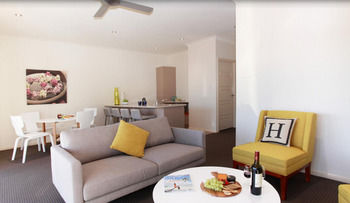 H Boutique Hotel - Whitsundays Accommodation 26