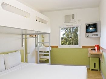 Ibis Budget Fawkner - Whitsundays Accommodation 2