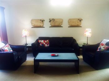Australian Home Away @ East Doncaster George - Whitsundays Accommodation 1