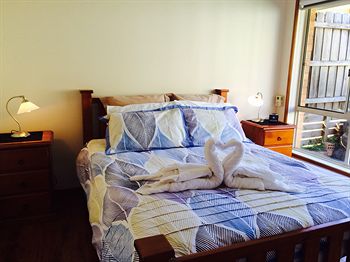 Australian Home Away @ East Doncaster Andersons Creek 1 - Whitsundays Accommodation 0