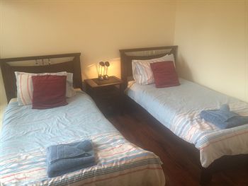 Australian Home Away @ East Doncaster Andersons Creek 1 - Whitsundays Accommodation 4