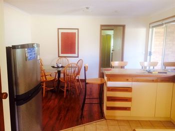 Australian Home Away @ East Doncaster Andersons Creek 1 - Whitsundays Accommodation 9