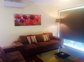 Australian Home Away @ East Doncaster Andersons Creek 1 - Whitsundays Accommodation 13